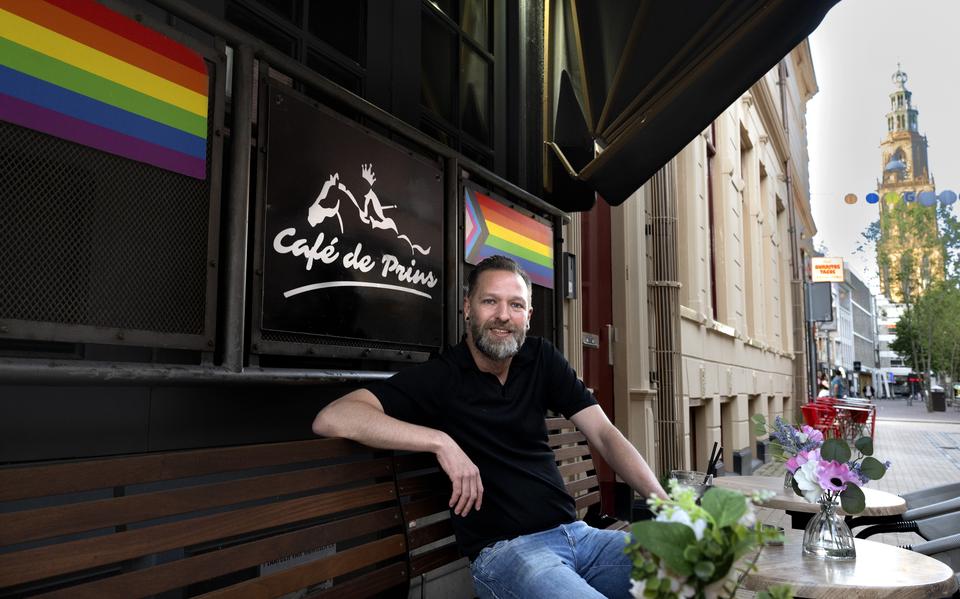 Peter Westra (43) van Gaycafé de Prins in de Zwanestraat in Groningen. 