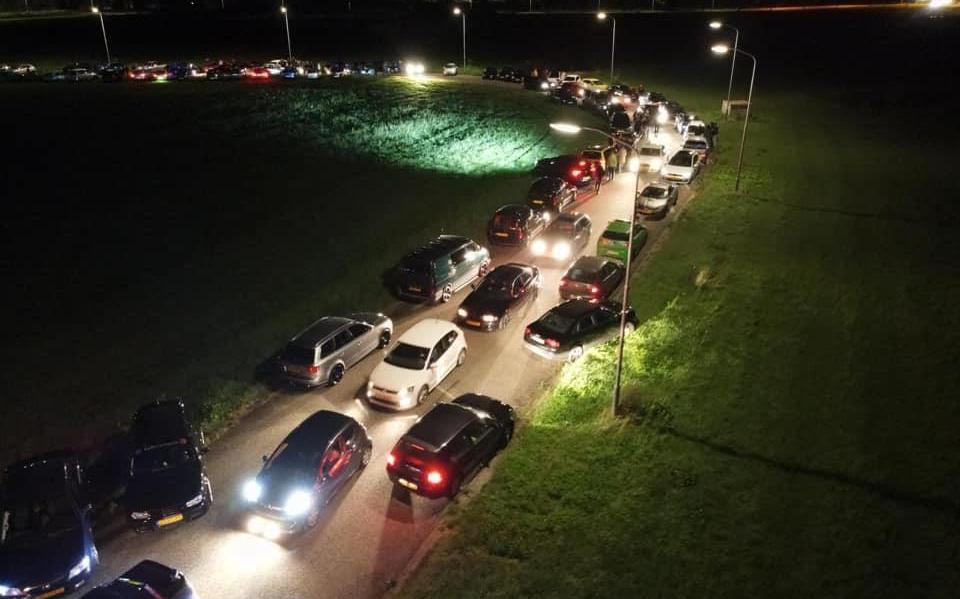 Een eerste automeeting in Winschoten in 2020. 