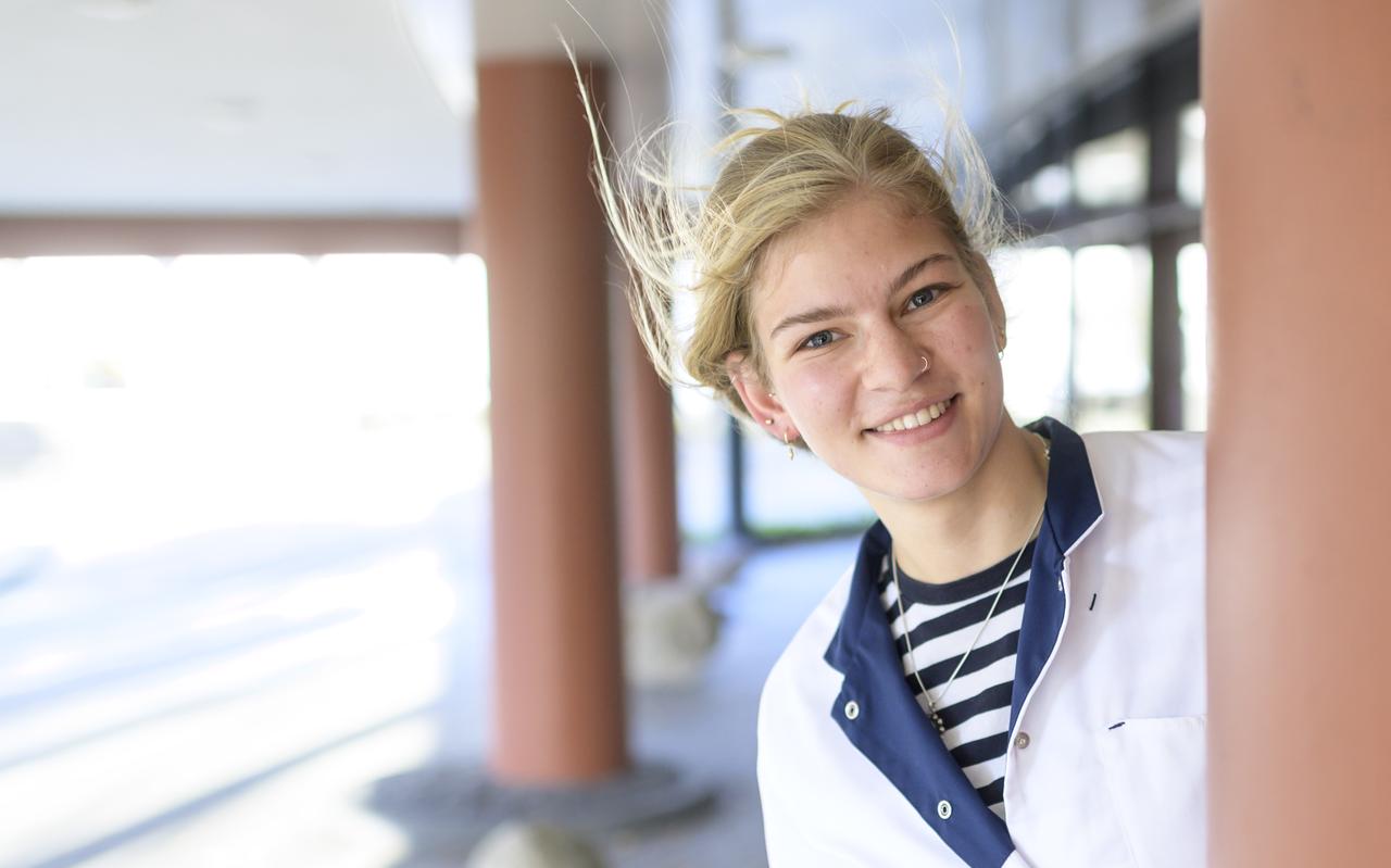 HBO-studente Miriam Postma heeft alles waar de negen ziekenhuizen en honderden verpleeghuizen in Noord-Nederland naar op zoek zijn. HBO-studente Miriam Postma heeft alles waar de negen ziekenhuizen en honderden verpleeghuizen in Noord-Nederland naar op zoek zijn.