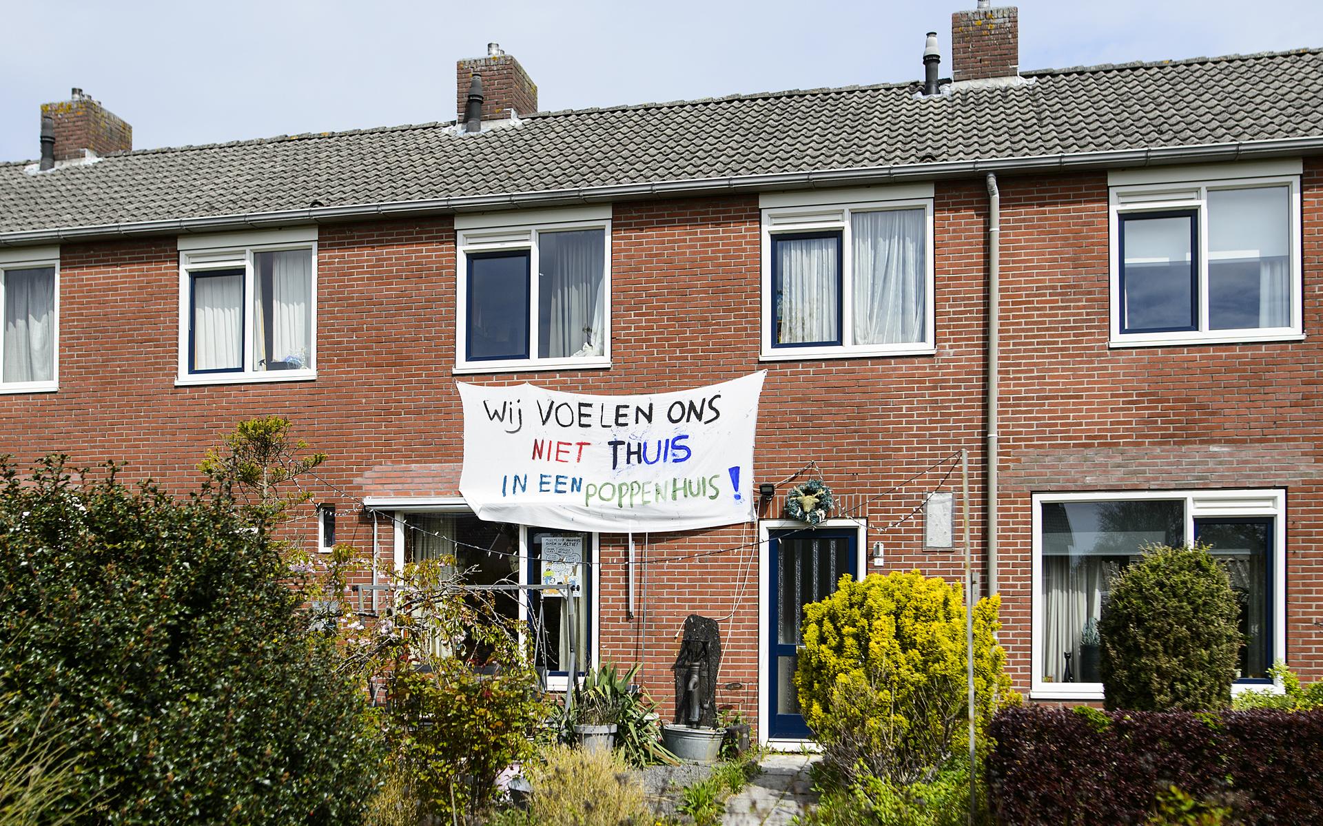 Hele wijken in Appingedam worden gesloopt, er worden nieuwe woningen gebouwd. Tot die tijd is de wijk een bouwval.