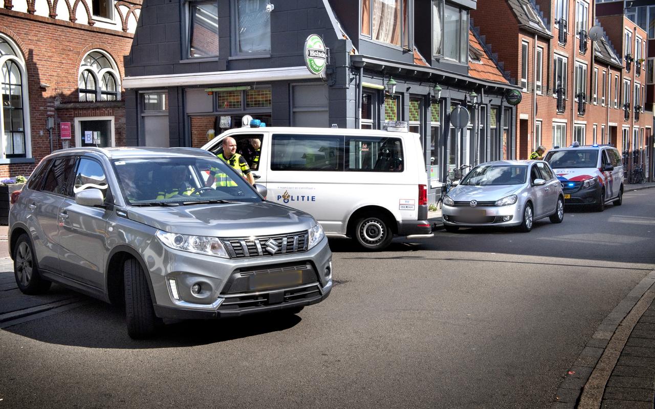 Het verscherpte toezicht van gemeente en politie in het gebied rond de Nieuwstad in de binnenstad van Groningen leidde dit weekend tot de arrestatie van een op heterdaad betrapte dealer. Het verscherpte toezicht van gemeente en politie in het gebied rond de Nieuwstad in de binnenstad van Groningen leidde dit weekend tot de arrestatie van een op heterdaad betrapte dealer.