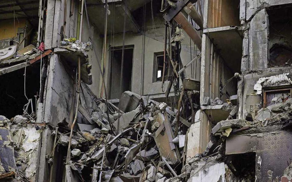 Flatgebouw in centrum Charkov getroffen door aanval.