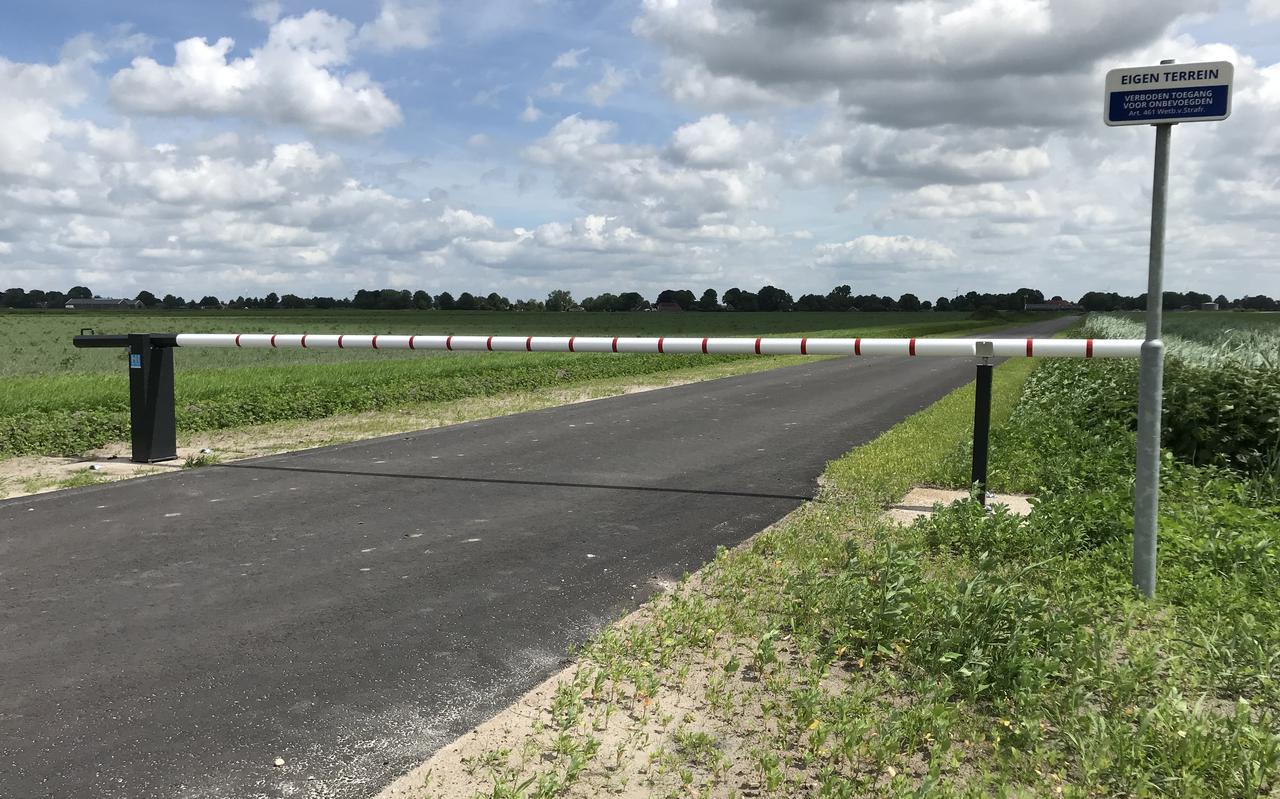 Veendam, Midden-Groningen en Staatstoezicht op de Mijnen (SodM) zien geen reden om het gebruik van deze eigen weg door Nedmag te verbieden. Bewonersvereniging 't Kalkwijksterlint vestigt de hoop op de rechter.