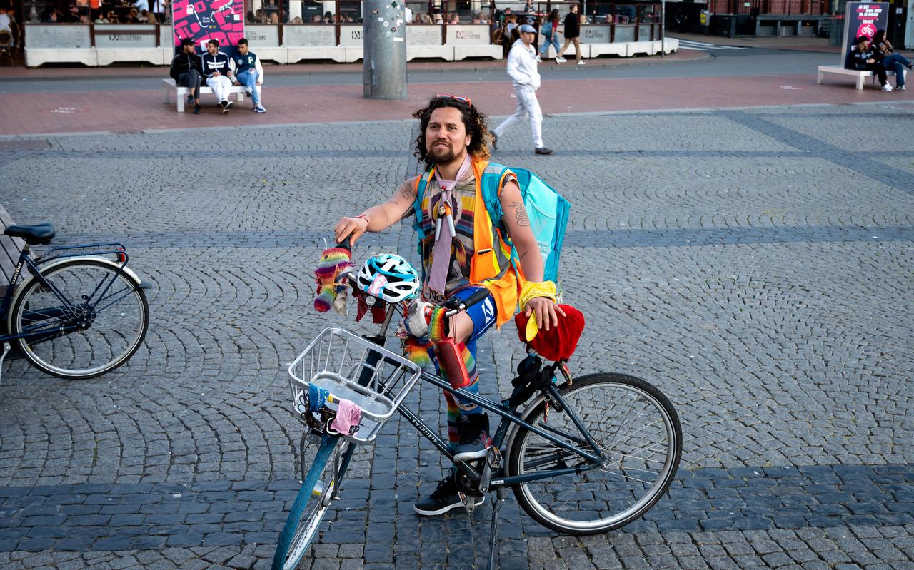Hendrix Cross houdt van het fietspad. Foto: DVHN/Matthijs Sorgdrager