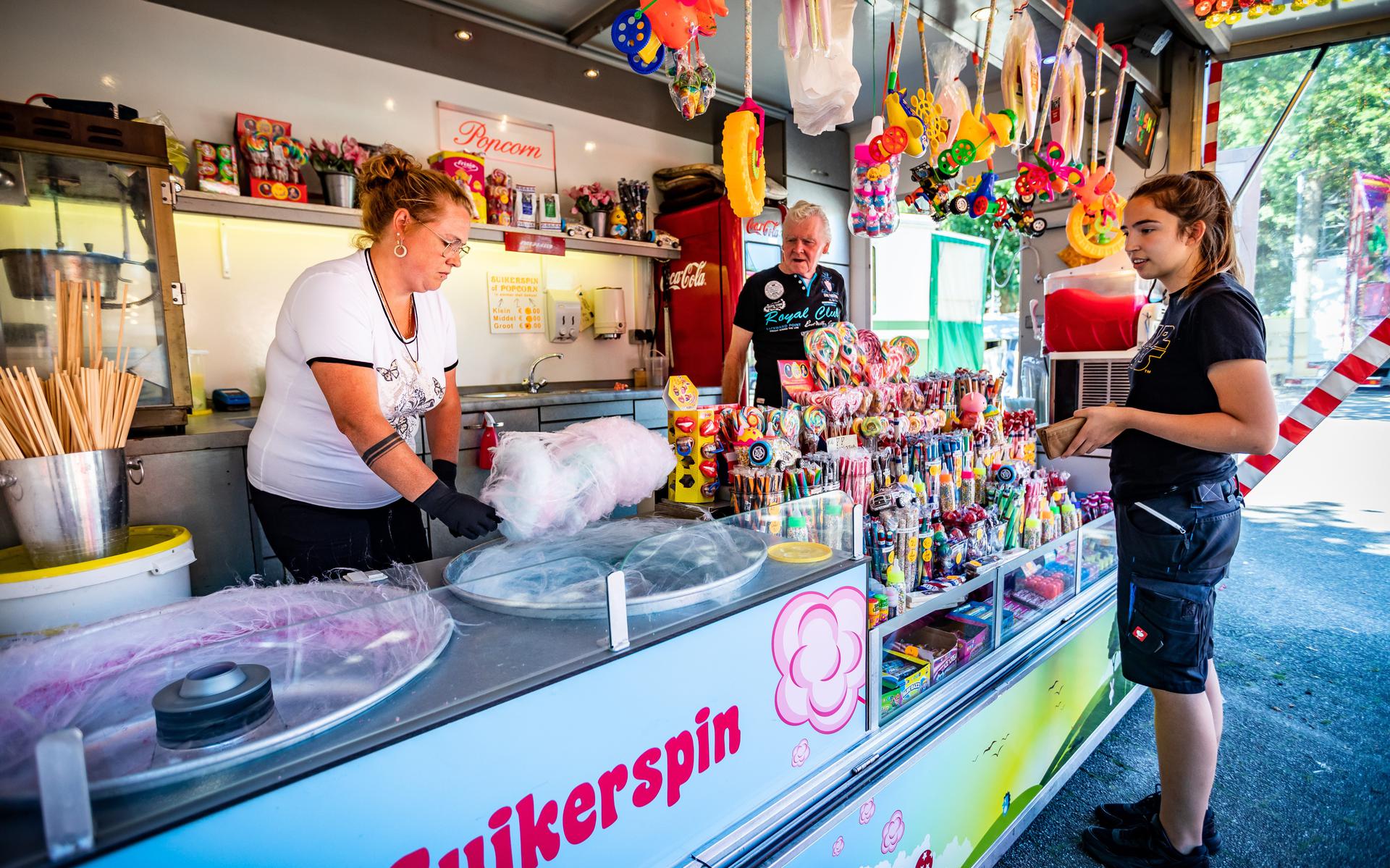 Op woensdag 5 augustus 2020 begon de kermis in Vlagtwedde. Voor Henk en Chantal Swenne, suikerspin- en snoepverkopers, was het de eerste kermis sinds het uitbreken van corona.
