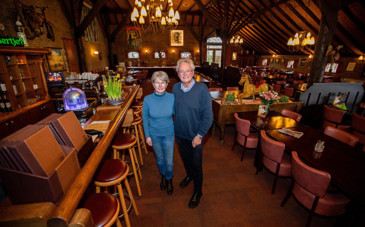 Hotel-restaurant en bowlingcentrum In den Stallen in Winschoten staat te koop. Het echtpaar Jaap en Maureen Vogelvanger vindt het na achttien jaar welletjes. 
