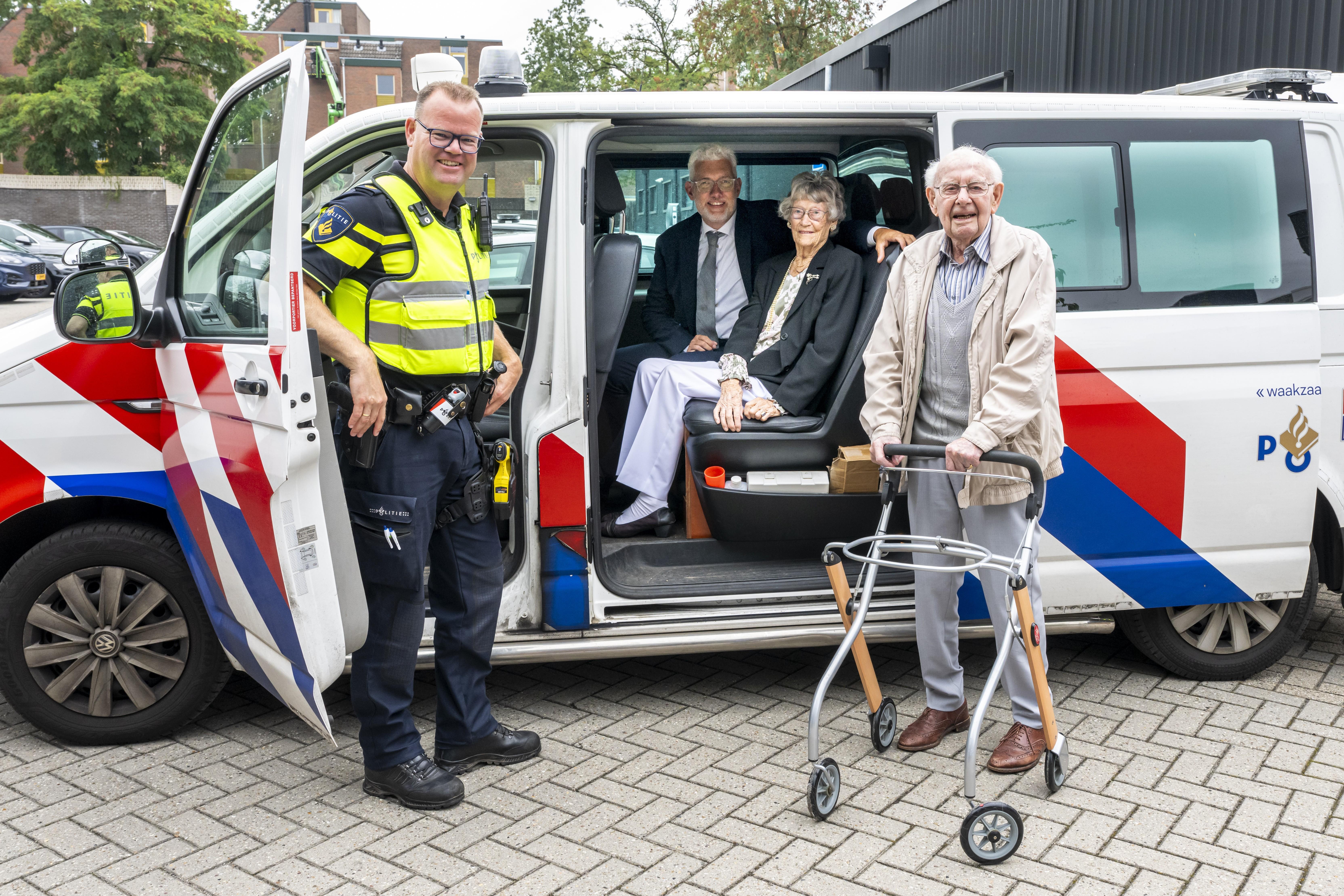 Jan (100) en Janny (100) uit Assen zijn 80 jaar getrouwd. Vergeetachtige Jan zoekt iedere dag de kam