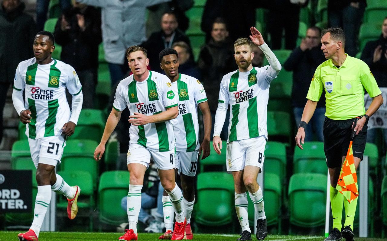 Eindelijk weer eens een overwinning voor FC Groningen. Michael de Leeuw viert zijn eerste treffer sinds zijn terugkeer. Eindelijk weer eens een overwinning voor FC Groningen. Michael de Leeuw viert zijn eerste treffer sinds zijn terugkeer.