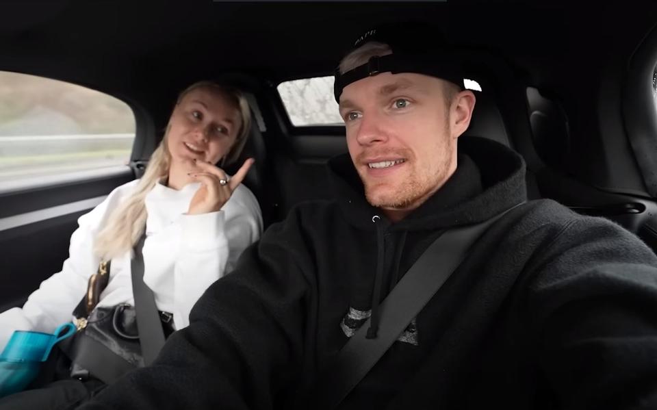 Enzo Knol en vriendin Myron aan de kant gezet in Drenthe na ‘asociaal hard’ rijden