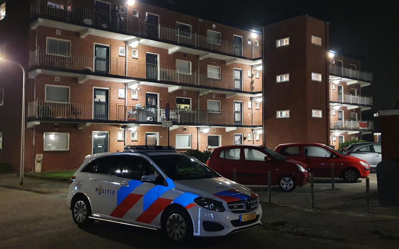 De flat in Hoogeveen waar tientallen schoten zouden zijn gelost. Foto: Harm Meter 