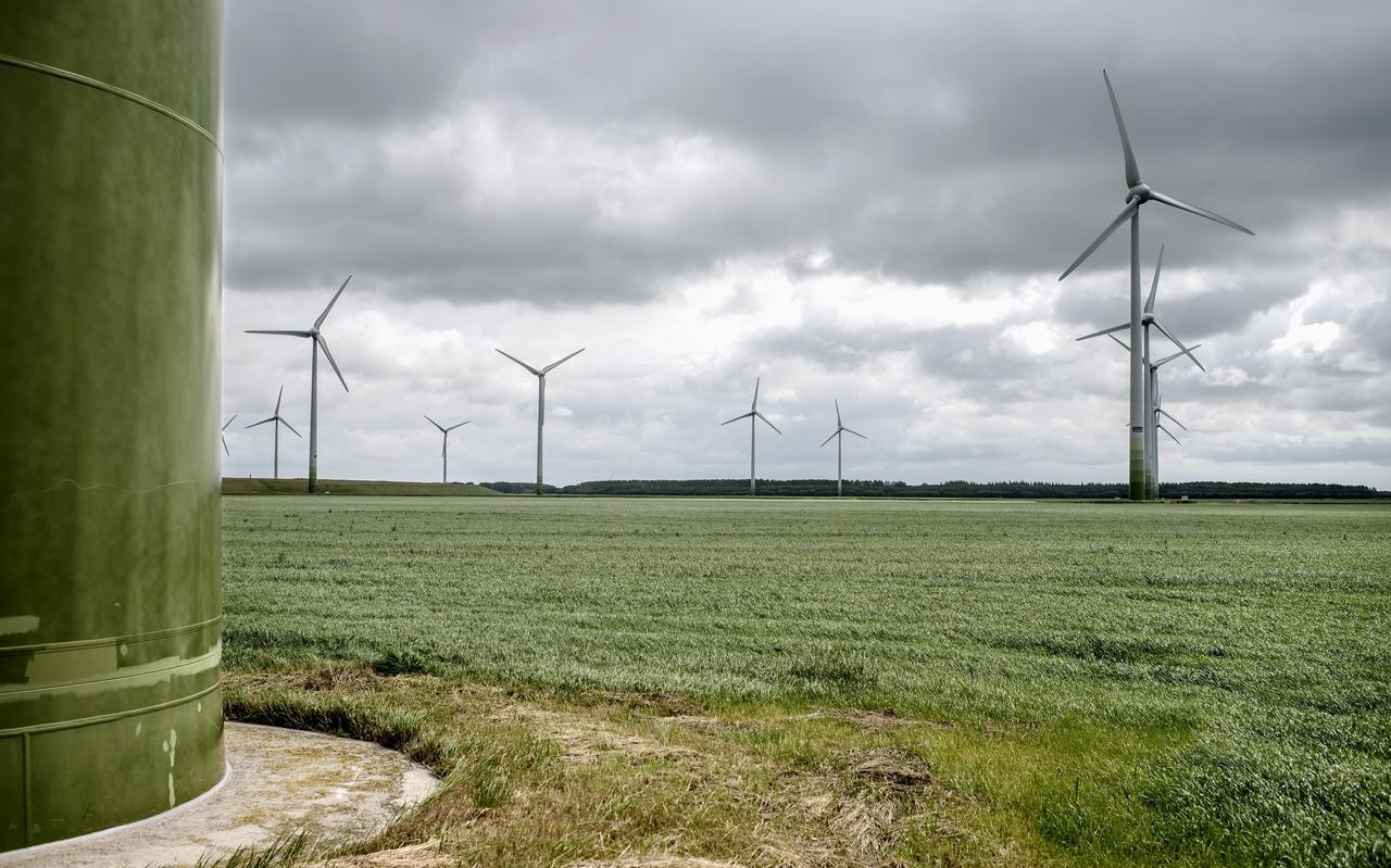 Windmolens windpark Delfzijl, niet ver van het Duurswold. Windmolens windpark Delfzijl, niet ver van het Duurswold.