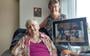 Pilke Heikema-Briek is 105 geworden. Rechts haar dochter Froukje Scholtens met de hele familie.