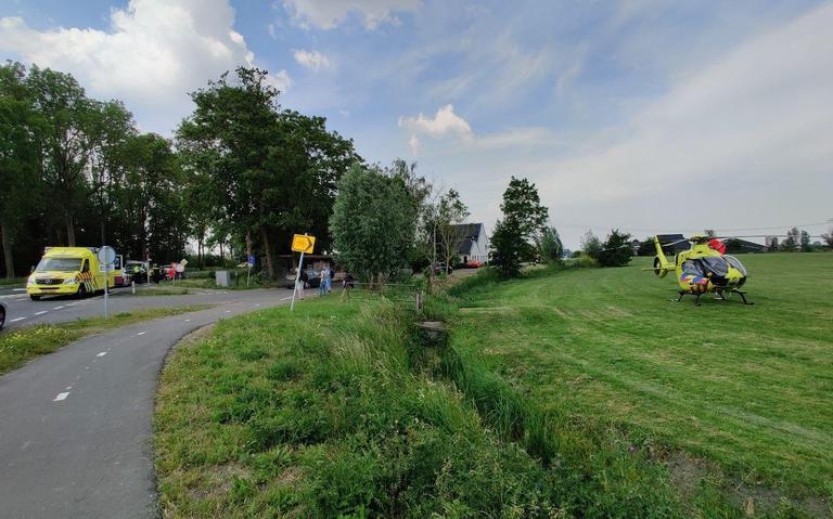 Fietser gewond bij aanrijding met auto op N361 bij Groningen. Fietser gewond bij aanrijding met auto op N361 bij Groningen.