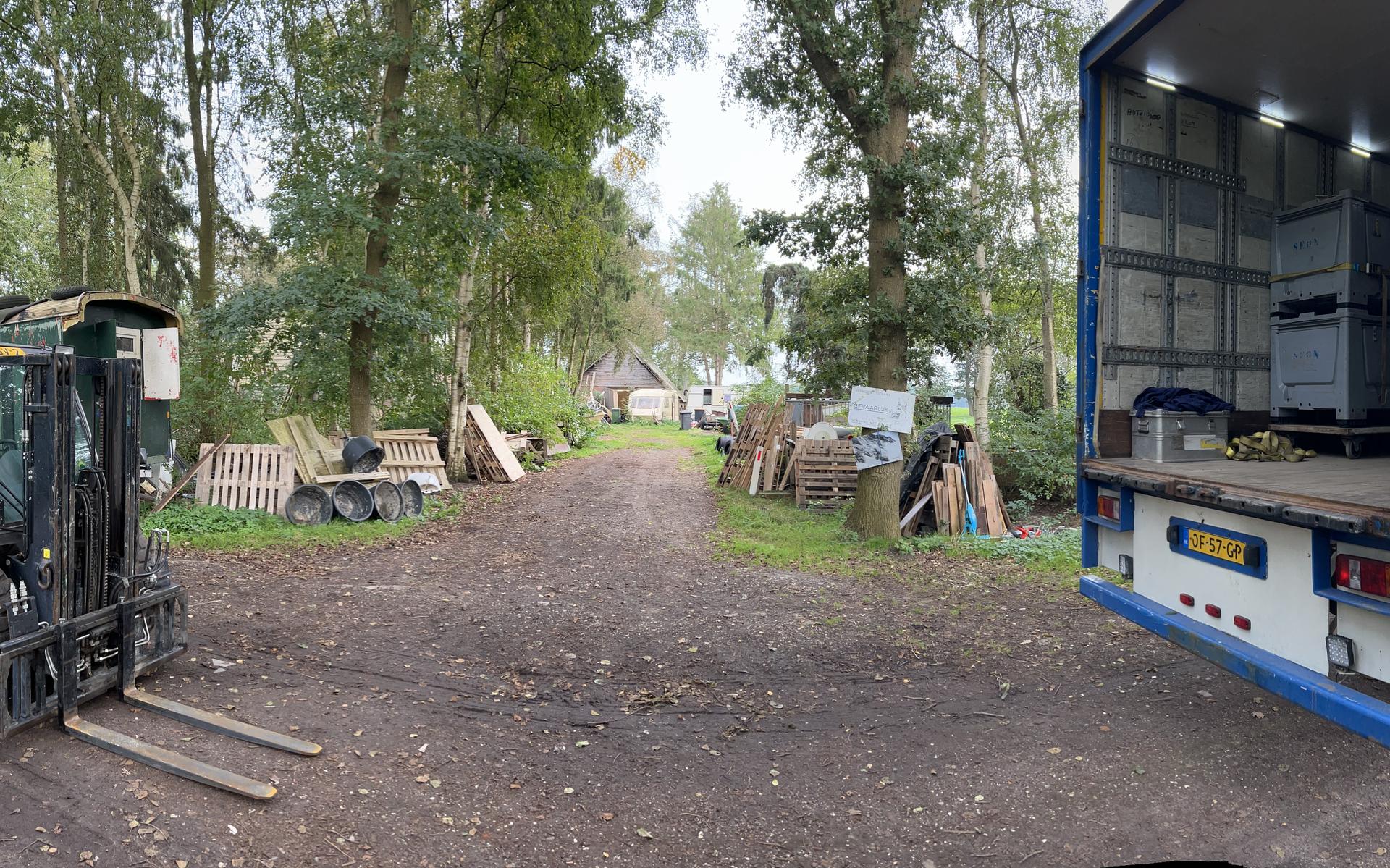 Eigenaar (70) van boerderij in Bovensmilde ziet hoe criminelen op zijn erf drugslab bouwen: 'Stonk a