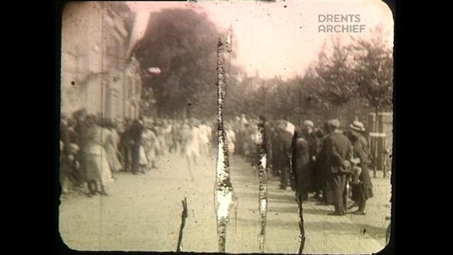 Ga terug naar de jaren 30 en bekijk beelden van een hardloopwedstrijd in Meppel