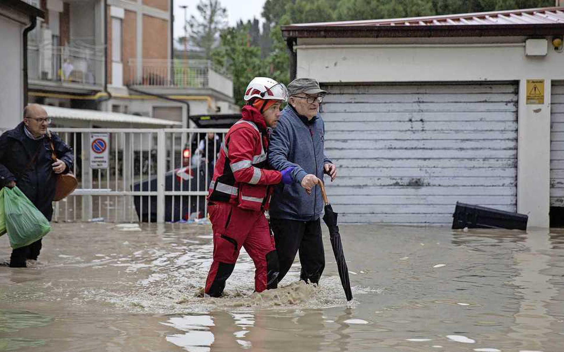 Door overstromingen in Noord-Italië moesten duizenden mensen worden geëvacueerd.