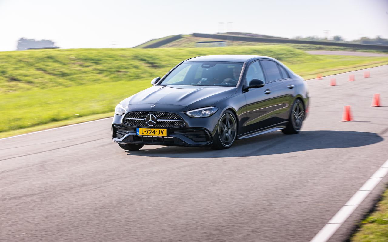 Mercedes-Benz C-Klasse Compacte S-Klasse. Mercedes-Benz C-Klasse Compacte S-Klasse.