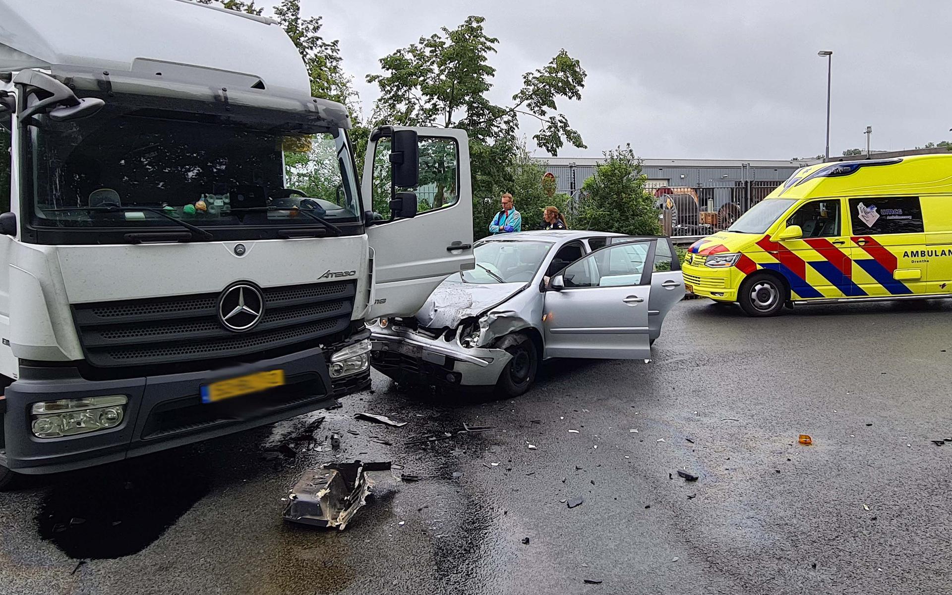 Vrachtwagen En Auto Botsen Op De Stroom In Hoogeveen - Dagblad Van Het ...