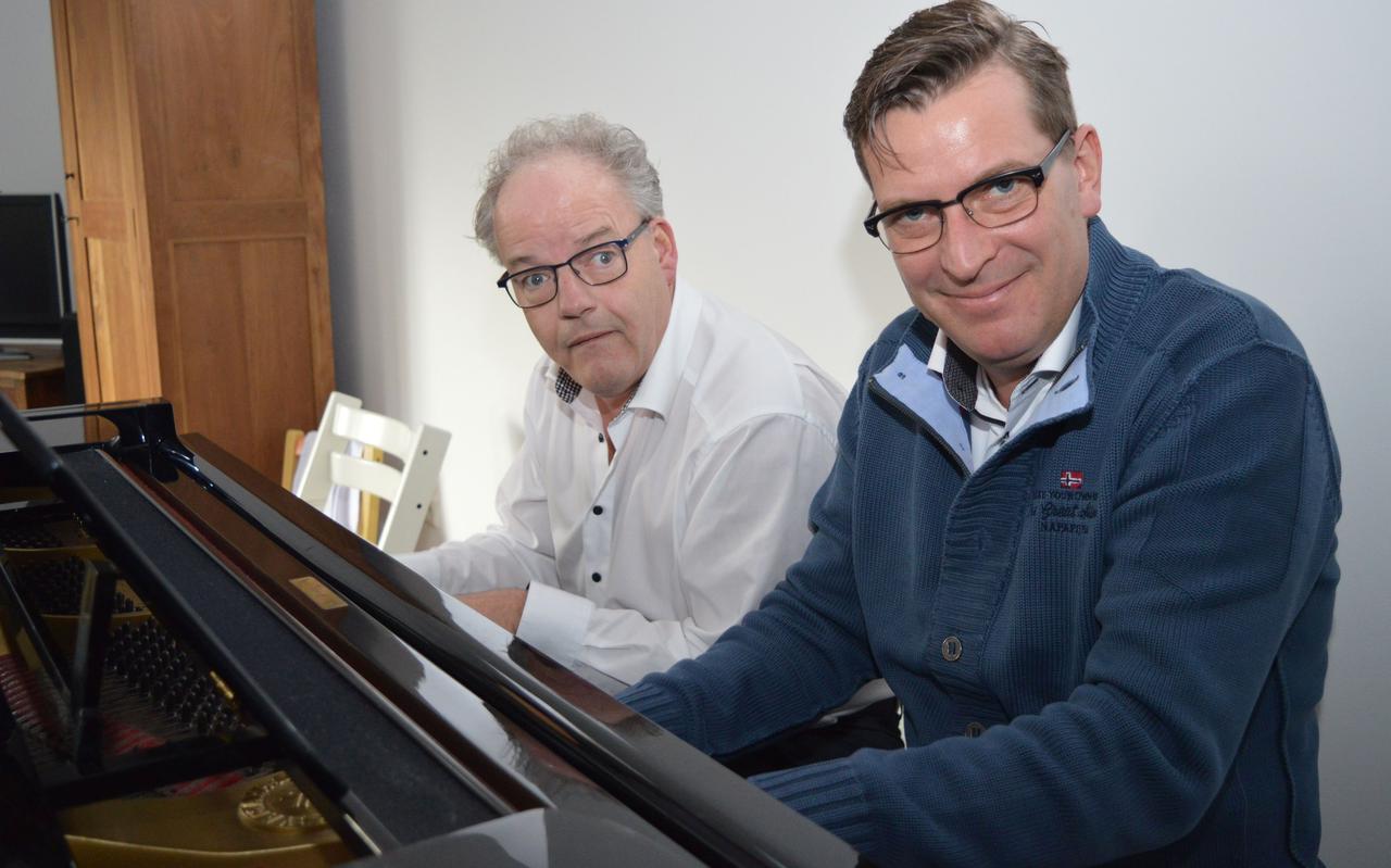 Ronald Knol (links) en Harold Kooij gebruikten de stille coronatijd om een cd op te nemen.