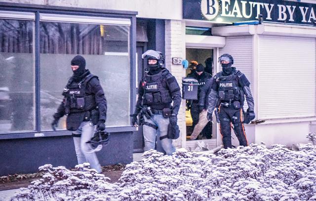 Jarno R. (32) uit Emmen en Colombiaanse vrouw (24) in Exloo opgepakt. 'Stel heeft vrouwen in huis in