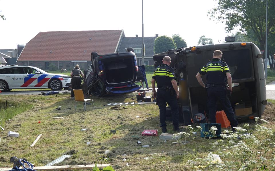 Ravage op kruising Oranjekanaal in Zwiggelte na botsing met twee autos. Een persoon raakt gewond.