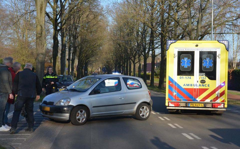 Fietsster naar ziekenhuis na aanrijding met auto in Stadskanaal.