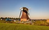 De gehavende molen De Dellen in Nieuw-Scheemda.