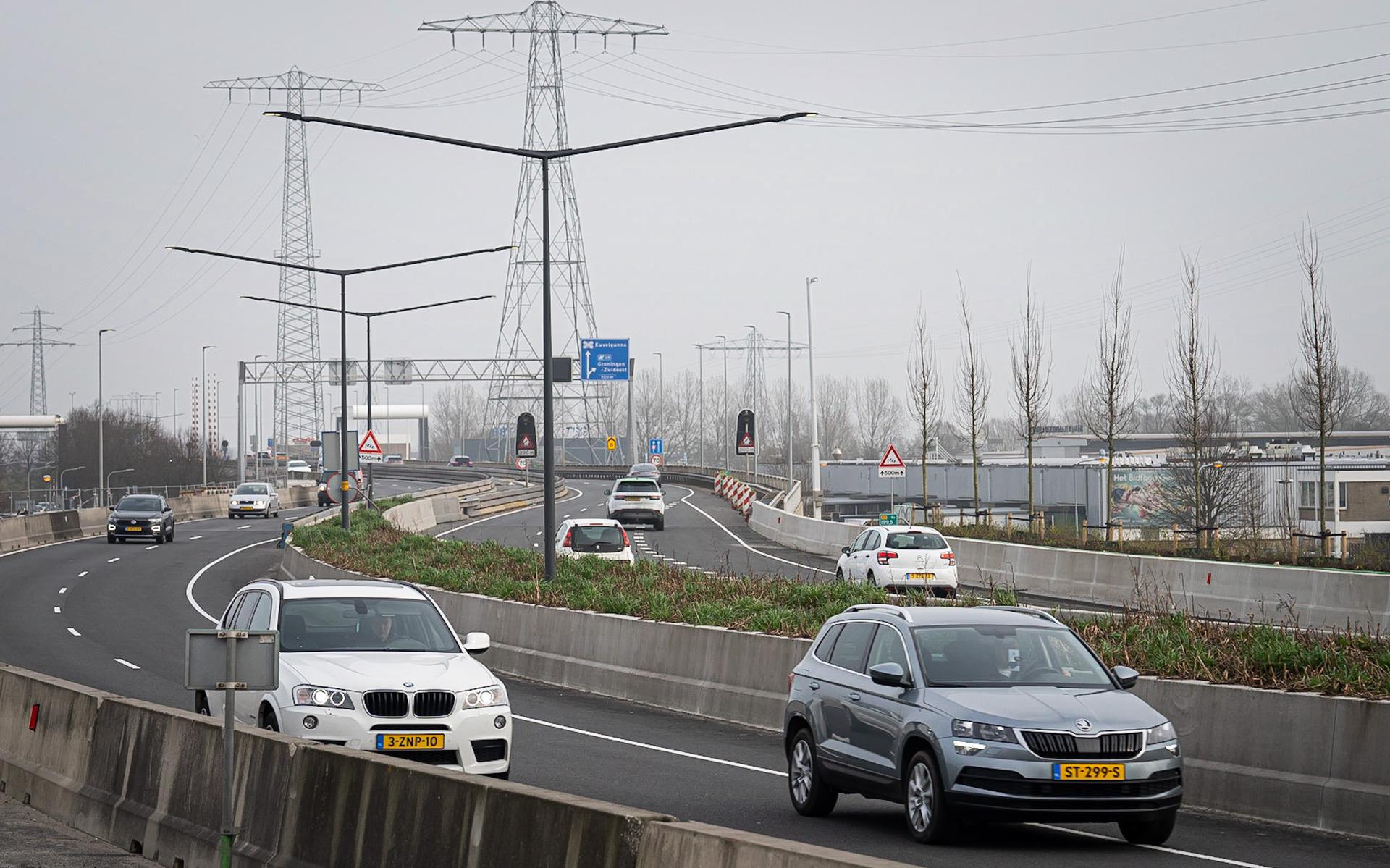 In de nieuwe middenberm van de Zuidelijke Ringweg in Groningen is nog geen rozenstruik te bekennen. Bouwer Combinatie Herepoort noch Rijkswaterstaat wil voor de oplevering al het onderhoud op zich nemen. 