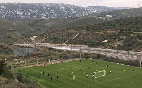 FC Emmen op het trainingsveld tijdens het trainingskamp in Estepona in 2020.