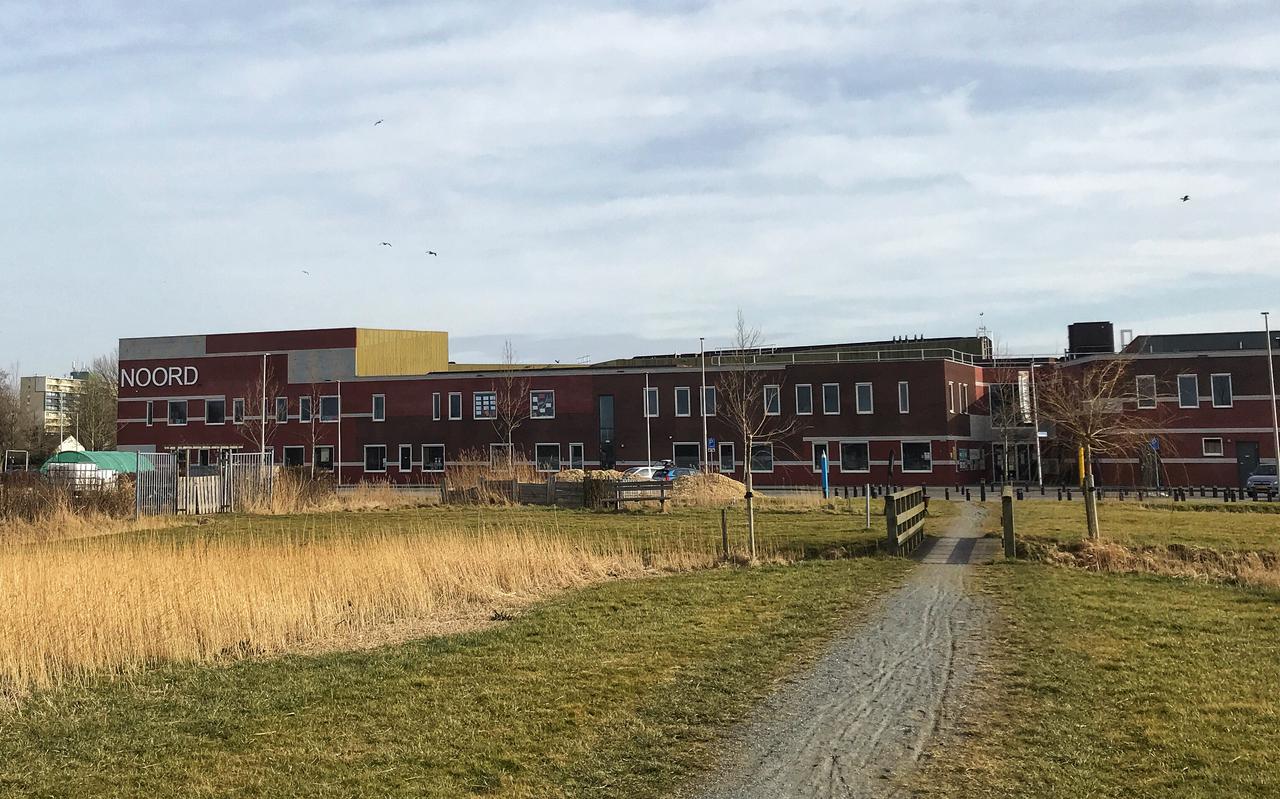 De Brede School Noord gaat deels tegen de vlakte. Het onderwijsdeel wordt gesloopt. Het sportgedeelte wordt versterkt. De school verhuist naar een nieuwe locatie aan de overkant van de Waddenweg.