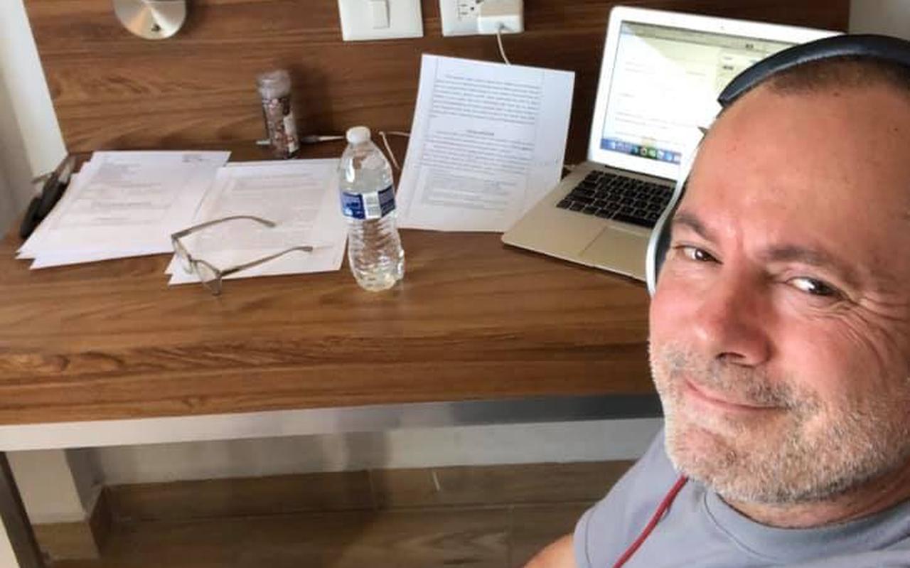 Frank Vingerhoed op zijn hotelkamer in Tijuana, Mexico Frank Vingerhoed op zijn hotelkamer in Tijuana, Mexico