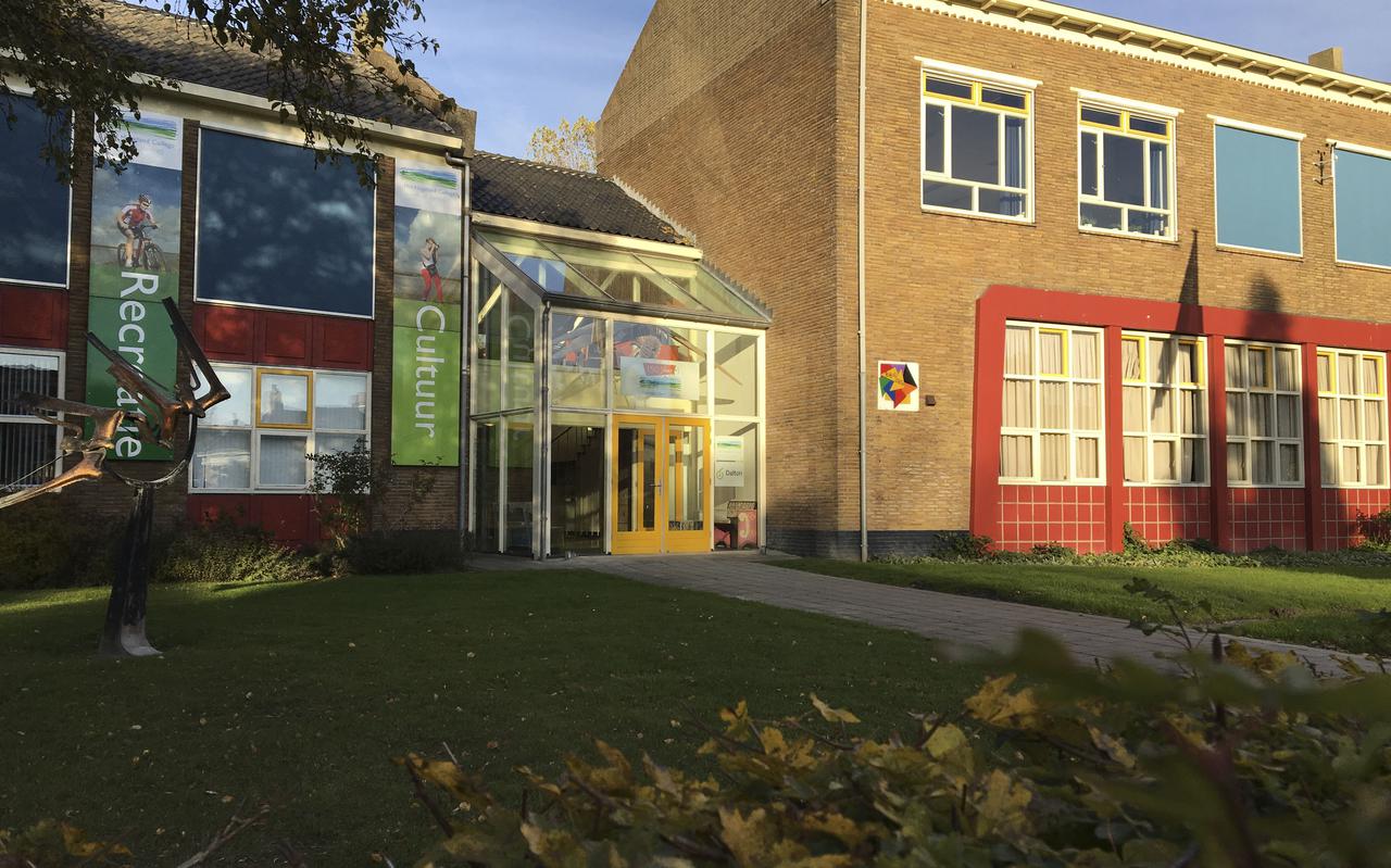 In het voormalig Het Hogeland College in Wehe-den Hoorn kunnen woningen, de basisschool en het Kultuurhoes komen.