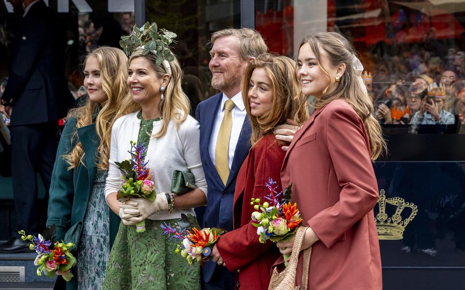 De koninklijke familie tijdens Koningdag in Emmen.