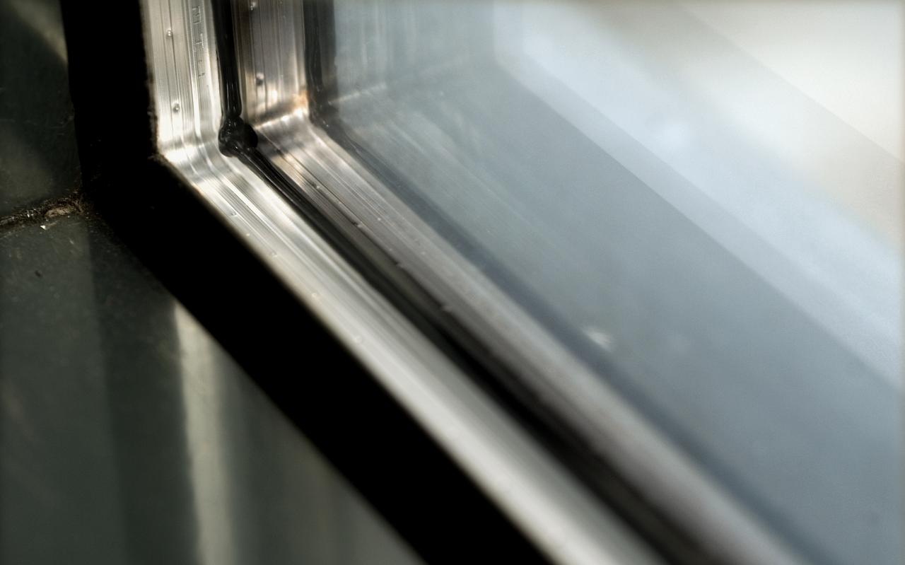 Huurders bij particulieren of bij commerciële aanbieders hebben het vaakst geen dubbel glas of andere isolatie. Huurders bij particulieren of bij commerciële aanbieders hebben het vaakst geen dubbel glas of andere isolatie.