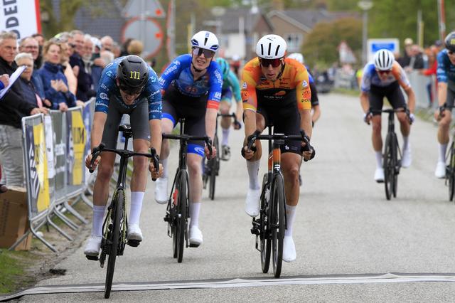 Chaos en geen 80 liter bier: hoe een bizar wieleravontuur in Engeland eindigt bij de konijnen in Bei