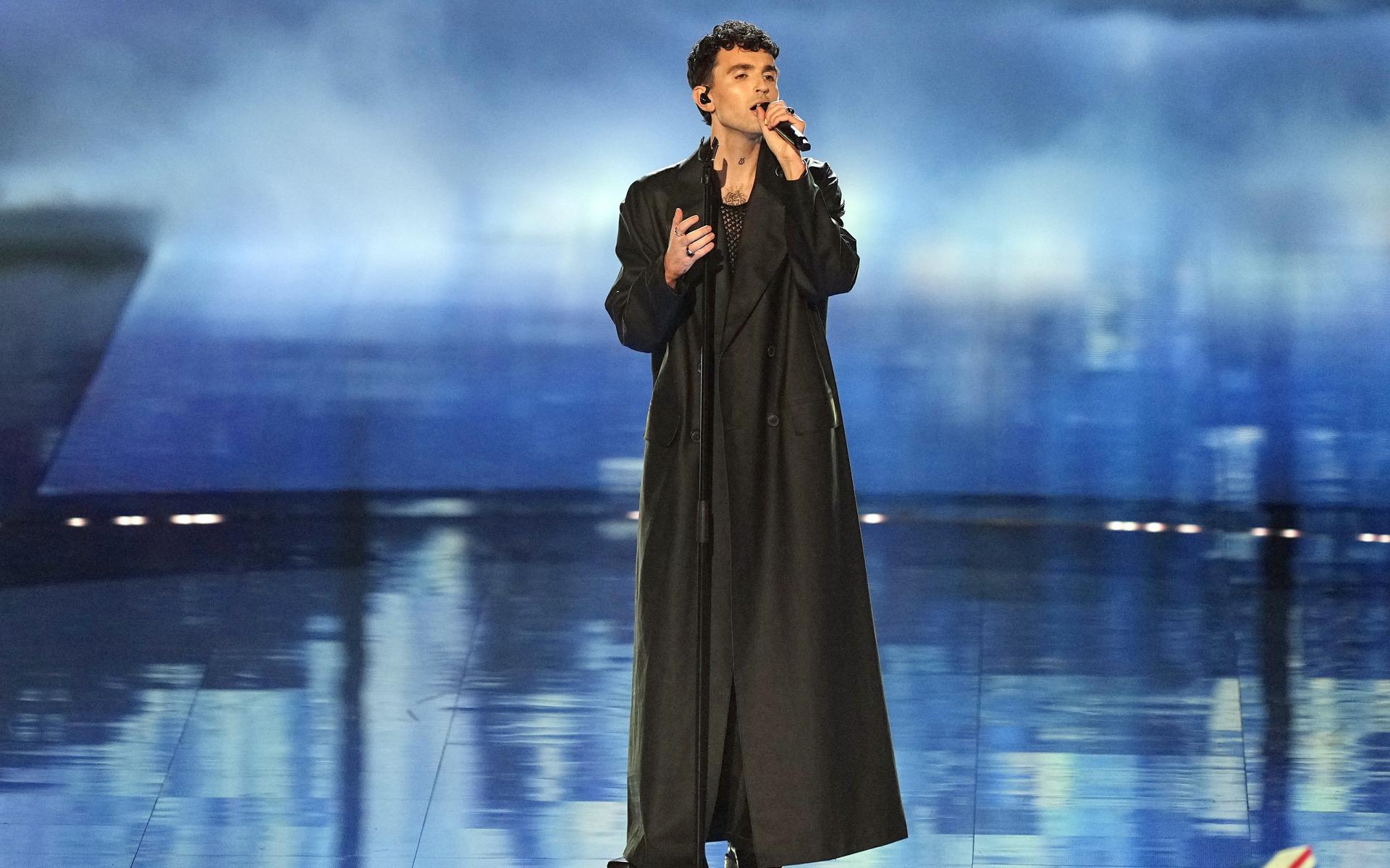 Duncan Laurence tijdens zijn gastoptreden op het Eurovisie Songfestival in Liverpool, mei 2023.