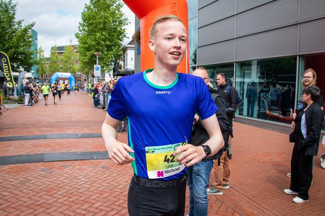 Jesper Bruins te gretig in de 4 Mijl van Winschoten