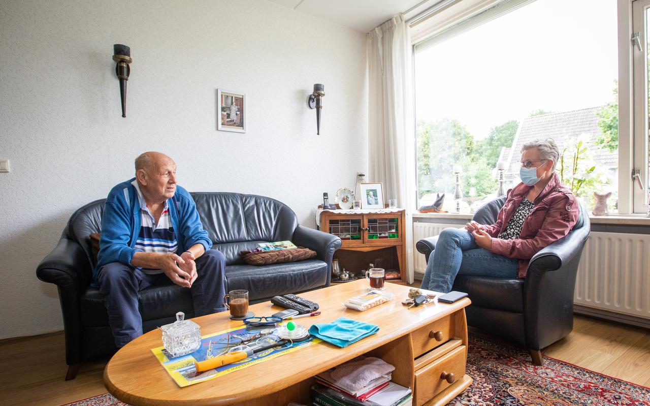 Dorpsondersteuner Marian Beltman bezocht donderdag weer meneer van Wijk in Wedde Dorpsondersteuner Marian Beltman bezocht donderdag weer meneer van Wijk in Wedde