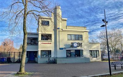 Het gebouw van omroep ZO!34 in het centrum van Emmen.