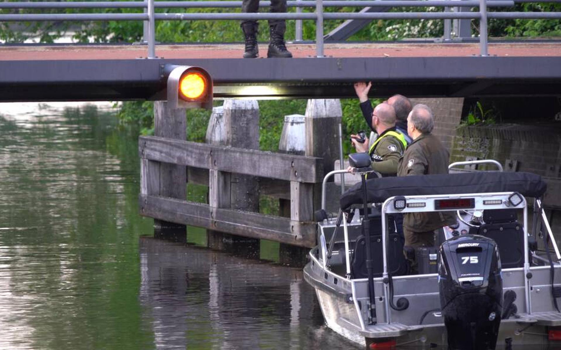 De politie heeft na het ongeval uitgebreid onderzoek gedaan, ook bij de brug. Foto: persbureau Meter