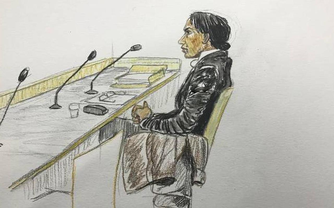 Hala E. bij een eerdere zitting. Tekening: Annet Zuurveen. Hala E. bij een eerdere zitting. Tekening: Annet Zuurveen.