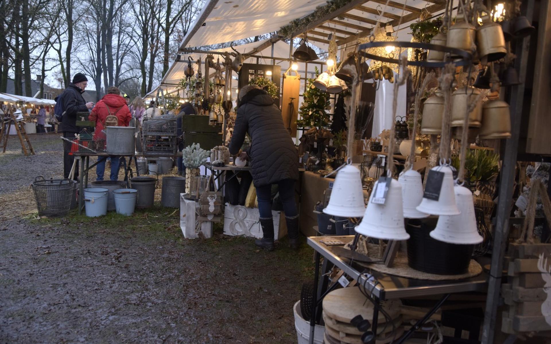 Gezellig naar de Winterfair. ,,Leuk dat dit tóch kan, hier in Orvelte! En ook nog eens coronaproof