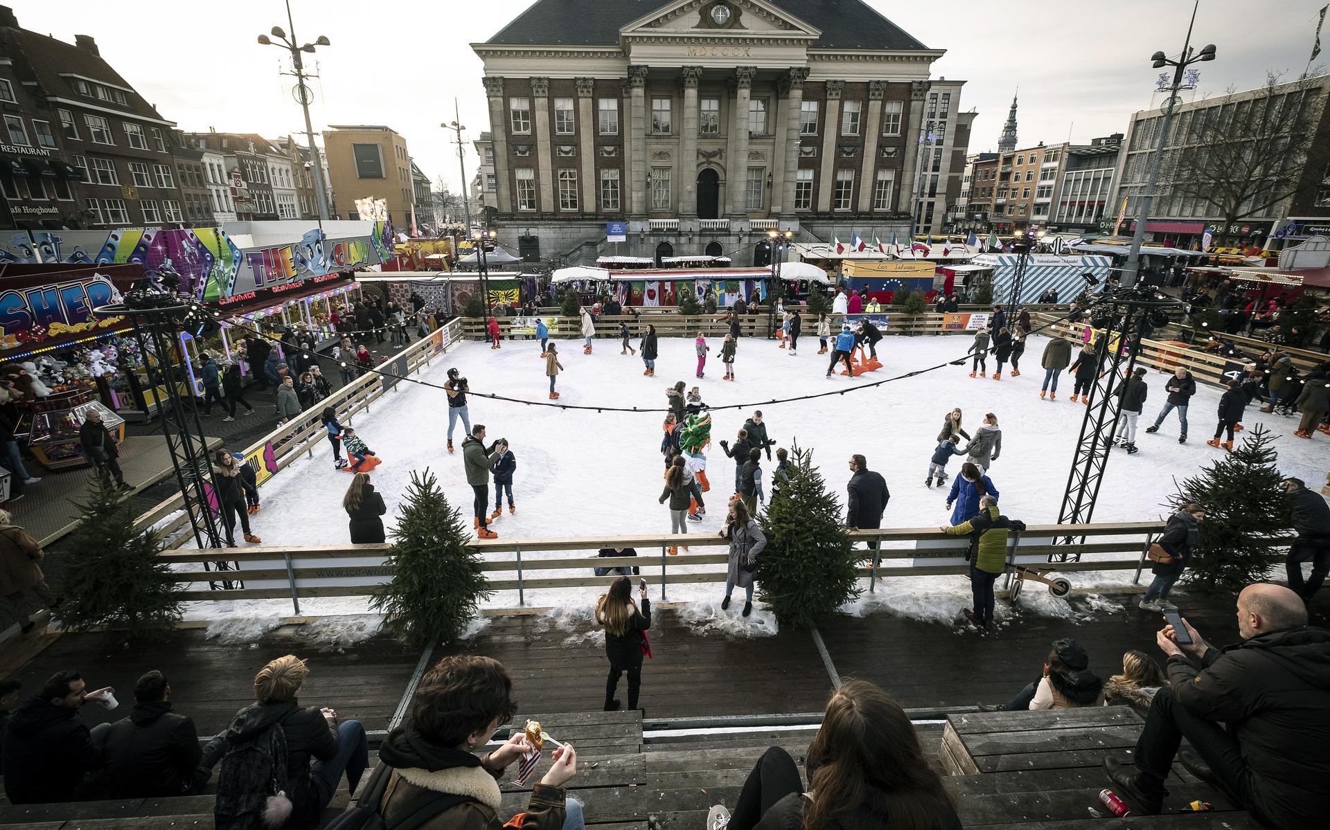 PvdD: Kerstboom en ijsbaan niet thuis op Winterfestijn Grote Markt - Dagblad het Noorden