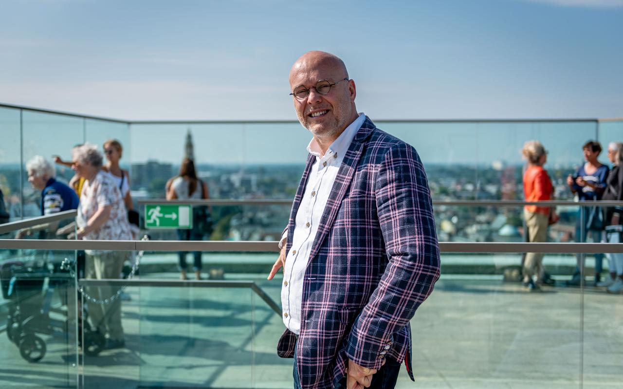 Dominee Pieter Versloot wordt Groningens eerste stadspredikant. Dominee Pieter Versloot wordt Groningens eerste stadspredikant.