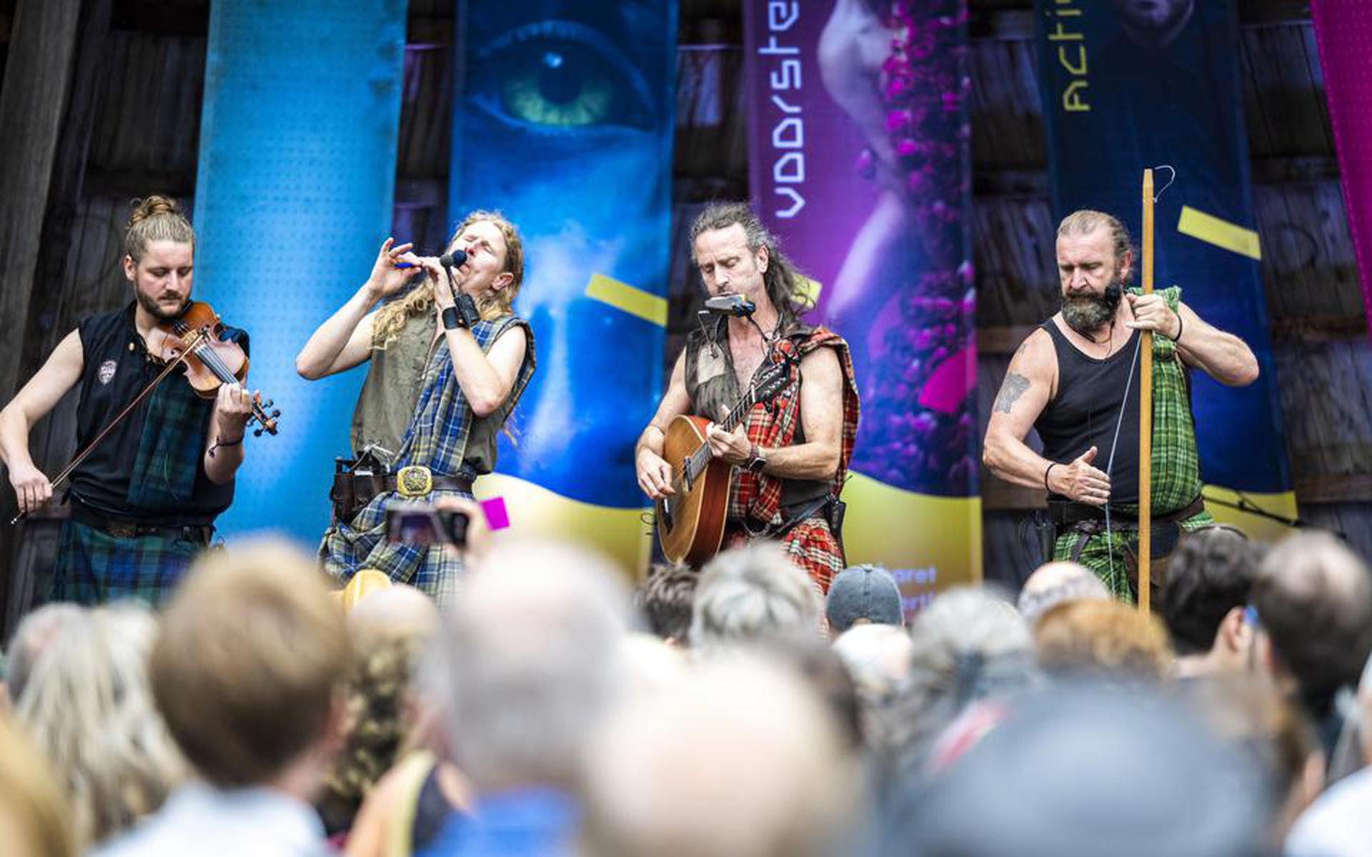 Folkband Rapalje speelt op Middeleeuws Winschoten 2023.