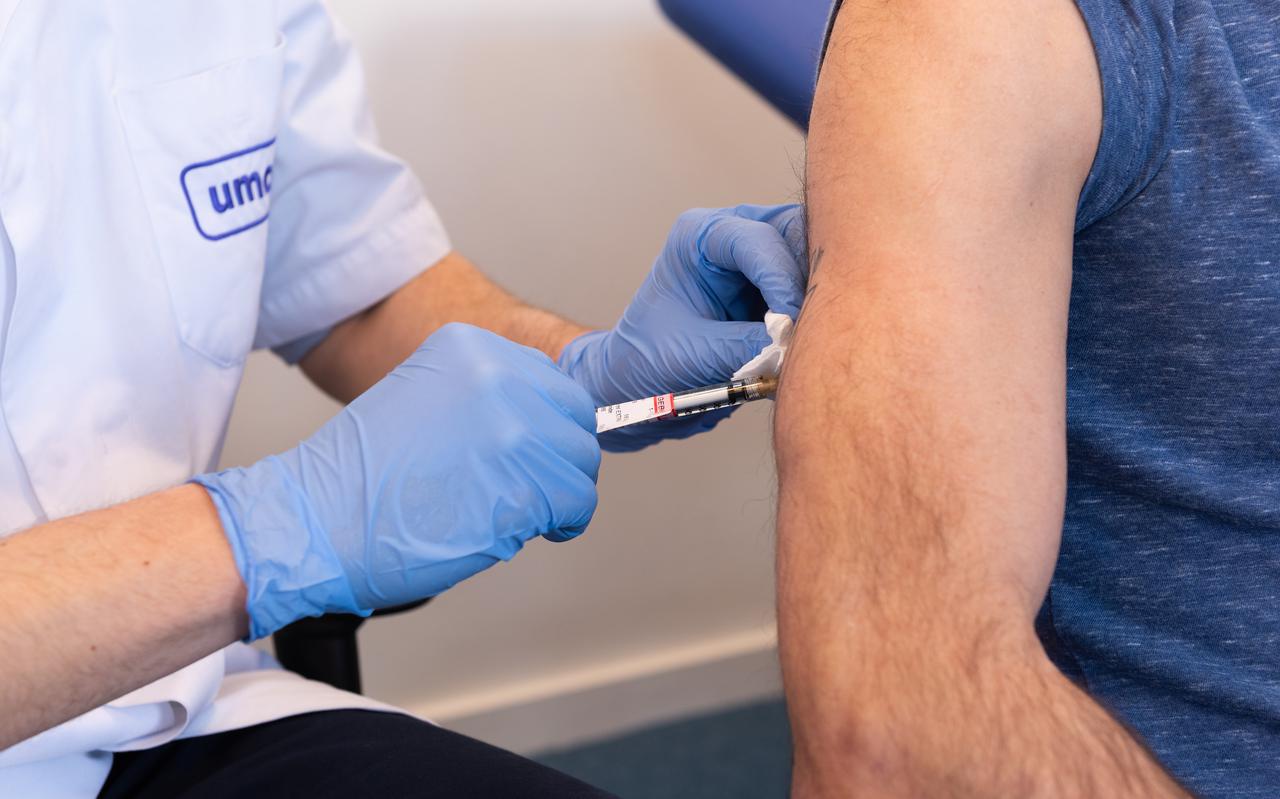 Het experimentele Akston-vaccin gaat voor het eerst in een mensenarm in het UMCG