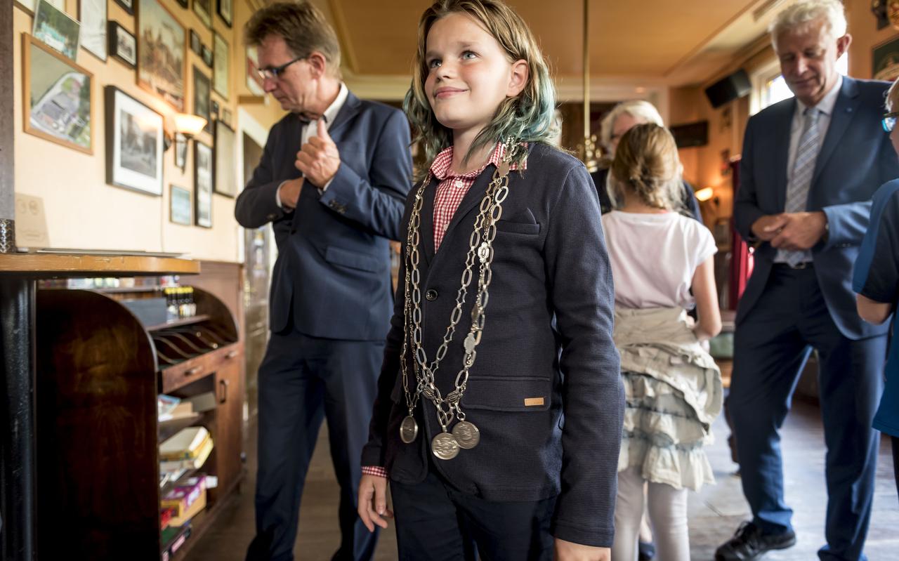 Kinderburgemeester Ilan den Haring droeg bij zijn installatie in 2018 de ambtsketens van de gemeenten Grootegast, Leek en Zuidhorn. Kinderburgemeester Ilan den Haring droeg bij zijn installatie in 2018 de ambtsketens van de gemeenten Grootegast, Leek en Zuidhorn.