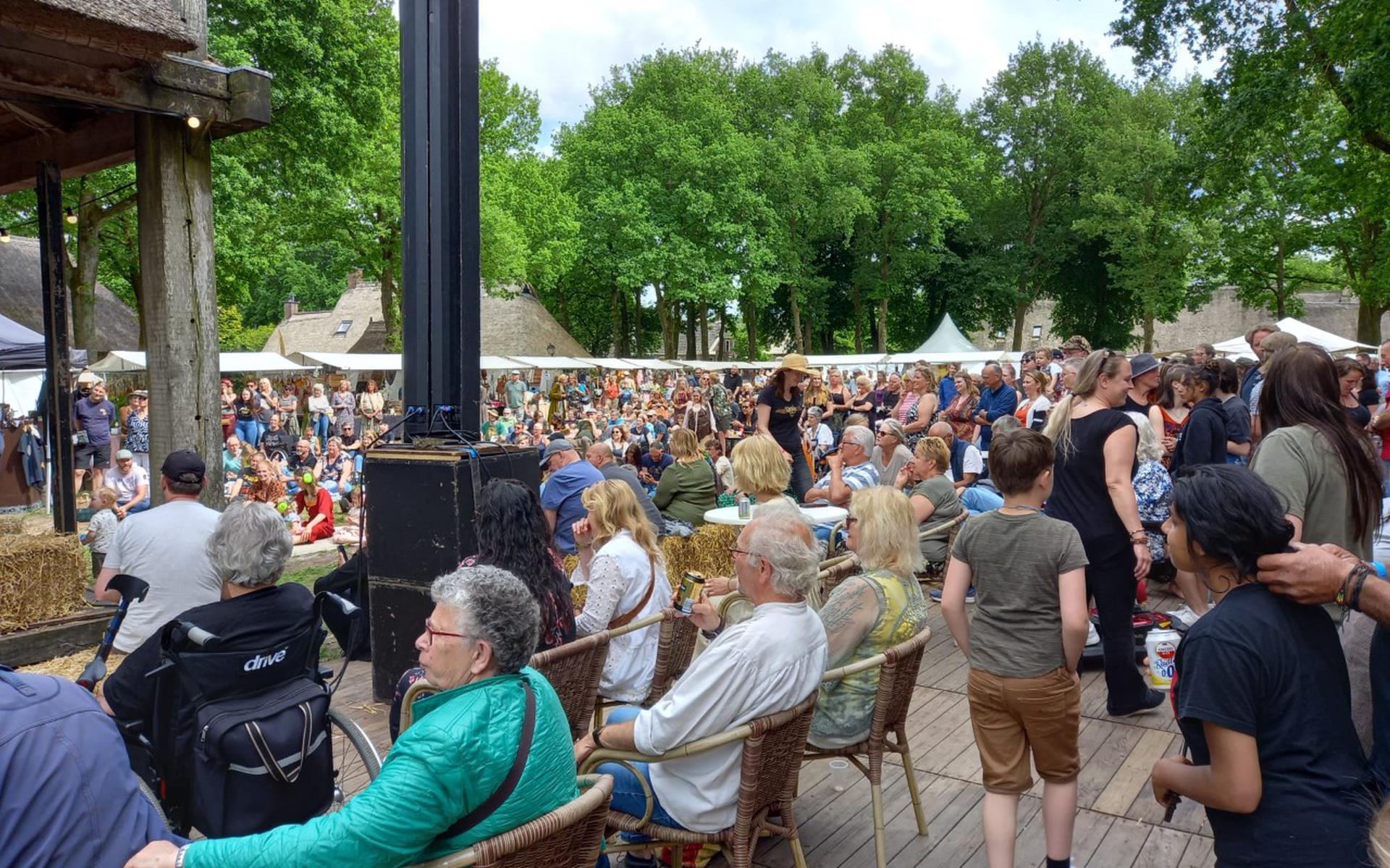 Gezellige drukte op het Celtic Folk Festival in 2022.