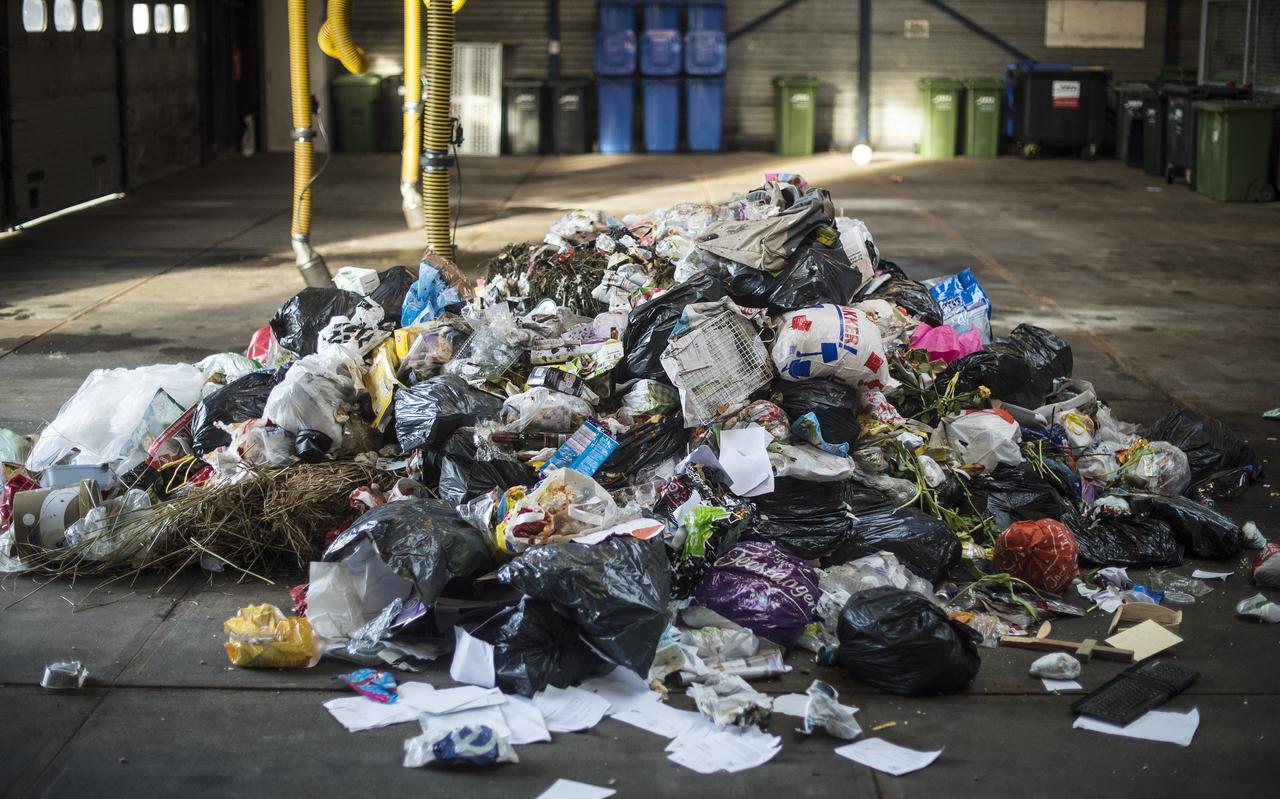Wat nu nog afval is, moet snel grondstof worden voor nieuwe producten. Wat nu nog afval is, moet snel grondstof worden voor nieuwe producten.