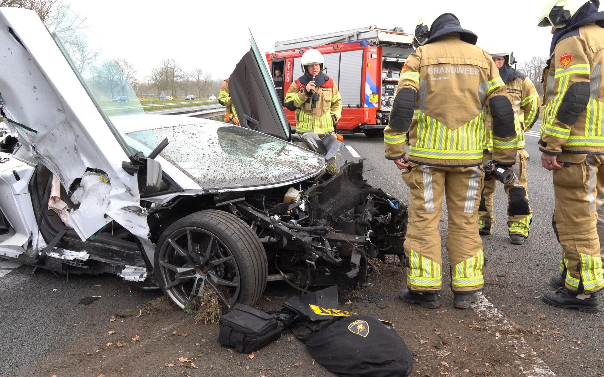 Beelden van de ravage na de crash van Rick van Stippent op de A28 bij Rouveen. Foto: ANP